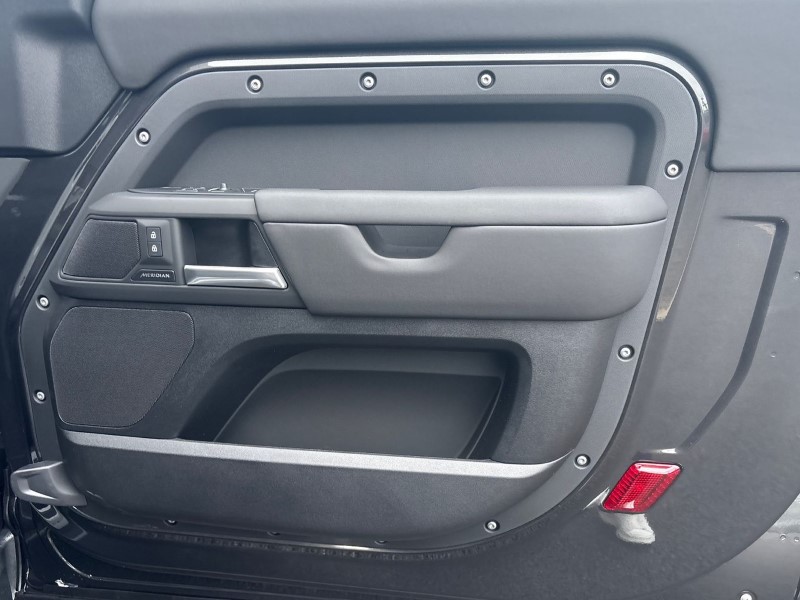  LAND ROVER DEFENDER 3.0 D250 X-Dynamic SE 90 3dr Auto 3551138