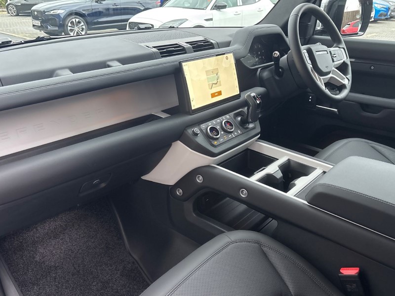  LAND ROVER DEFENDER 3.0 D250 X-Dynamic SE 90 3dr Auto 3551160