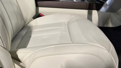 LAND ROVER RANGE ROVER 3.0 D300 SE 4dr Auto 4849312