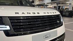 LAND ROVER RANGE ROVER 3.0 D300 SE 4dr Auto 4849329