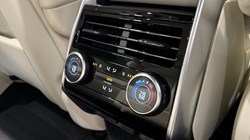 LAND ROVER RANGE ROVER 3.0 D300 SE 4dr Auto 4849304