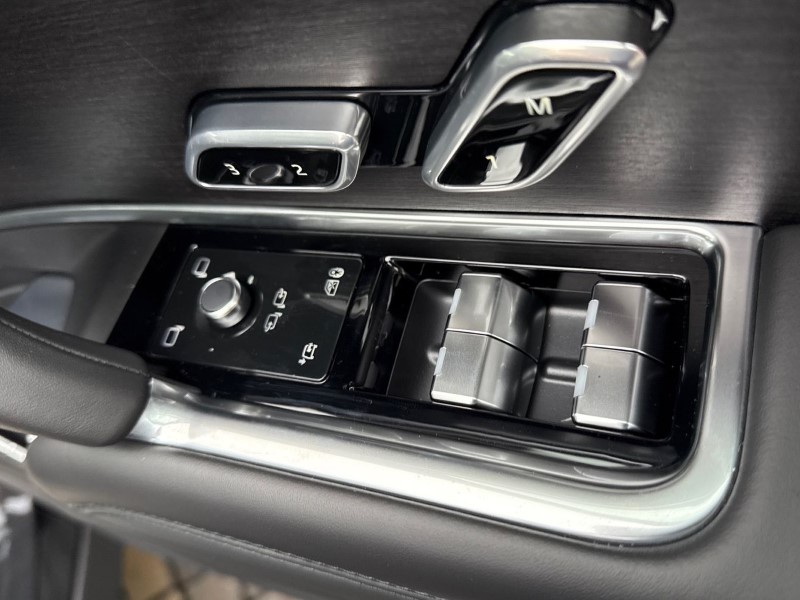  LAND ROVER RANGE ROVER 3.0 D300 SE 4dr Auto 4943604