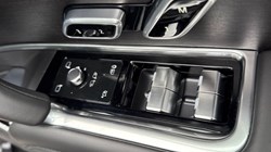 LAND ROVER RANGE ROVER 3.0 D300 SE 4dr Auto 4943604