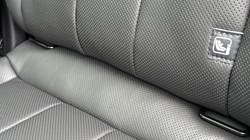 LAND ROVER RANGE ROVER 3.0 D300 SE 4dr Auto 4943613