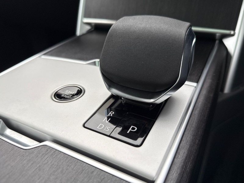  LAND ROVER RANGE ROVER 3.0 D300 SE 4dr Auto 4943594