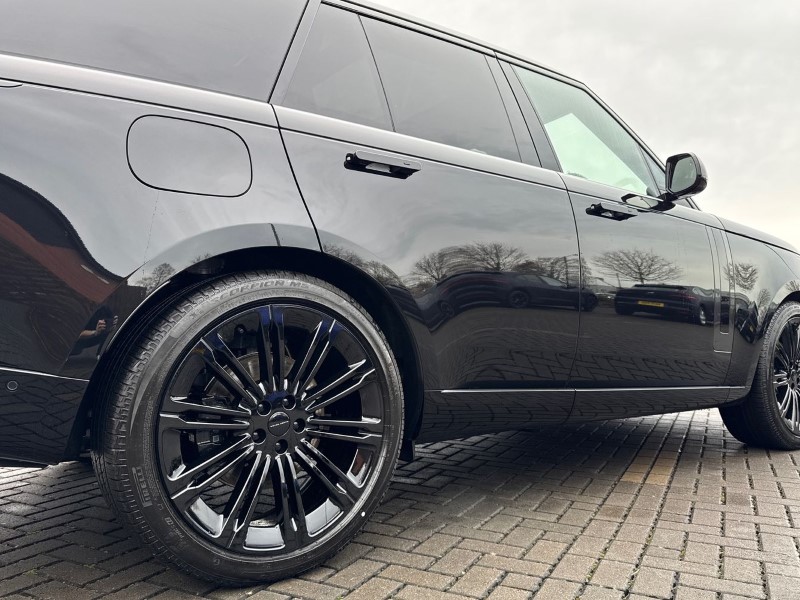  LAND ROVER RANGE ROVER 3.0 D300 SE 4dr Auto 4943621