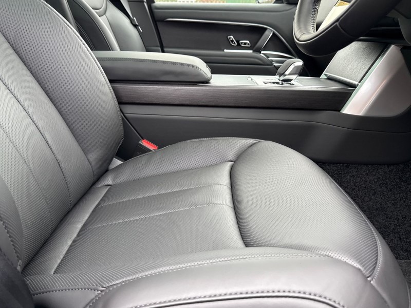  LAND ROVER RANGE ROVER 3.0 D300 SE 4dr Auto 4943606