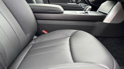 LAND ROVER RANGE ROVER 3.0 D300 SE 4dr Auto 4943606