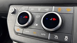 2022 (72) LAND ROVER DEFENDER 3.0 D250 X-Dynamic SE 90 3dr Auto 4638234