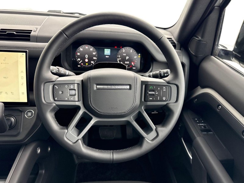  LAND ROVER DEFENDER 3.0 D250 X-Dynamic HSE 90 3dr Auto 5295231