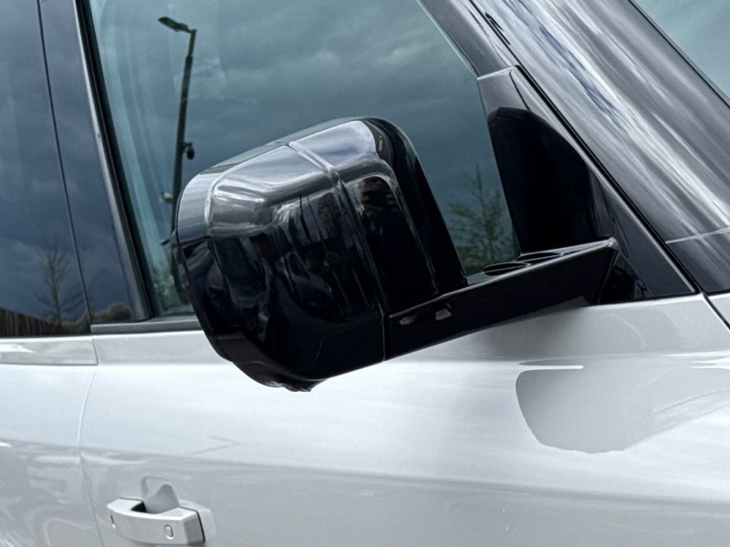  LAND ROVER DEFENDER 3.0 D250 X-Dynamic HSE 90 3dr Auto 5295258