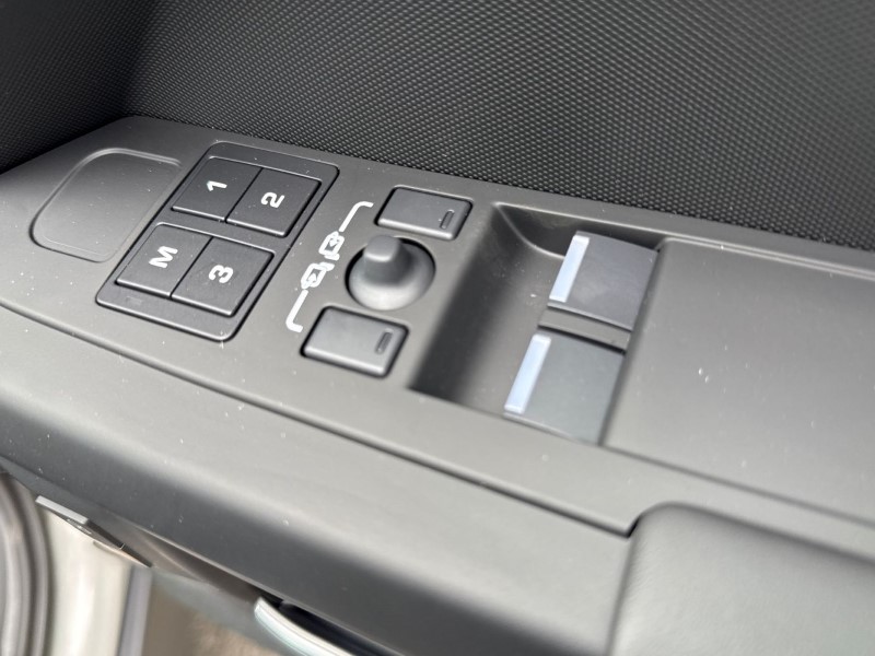  LAND ROVER DEFENDER 3.0 D250 X-Dynamic HSE 90 3dr Auto 5295239