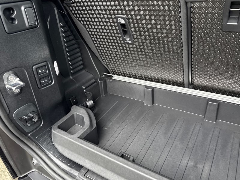  LAND ROVER DEFENDER 3.0 D250 X-Dynamic HSE 90 3dr Auto 5295249