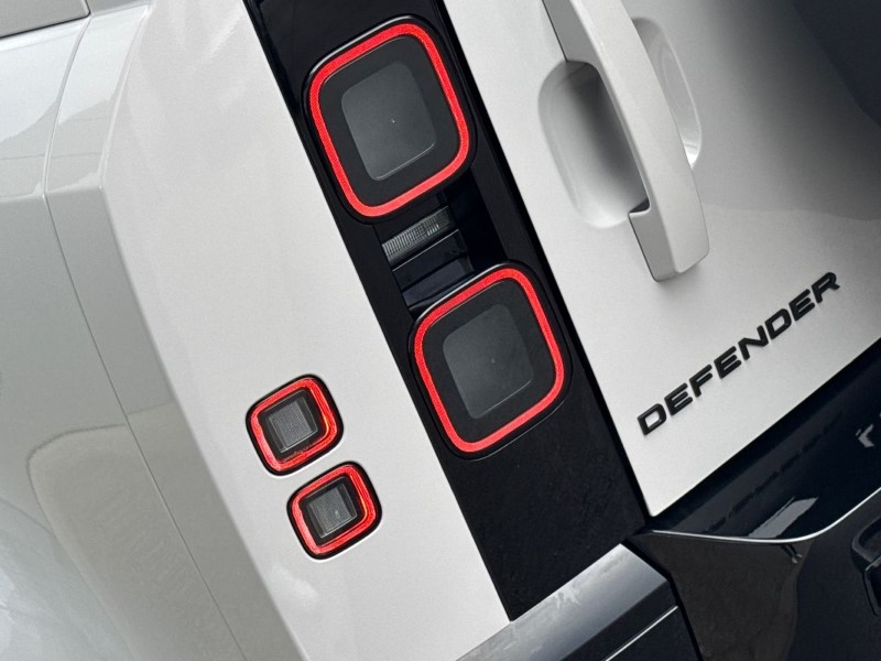  LAND ROVER DEFENDER 3.0 D250 X-Dynamic HSE 90 3dr Auto 5295255