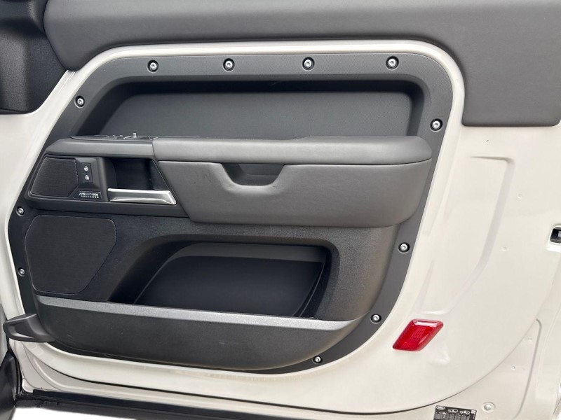  LAND ROVER DEFENDER 3.0 D250 X-Dynamic HSE 90 3dr Auto 5295238