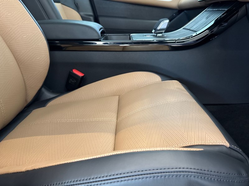  LAND ROVER RANGE ROVER VELAR 2.0 D200 MHEV Autobiography 5dr Auto [Revised] 5065389