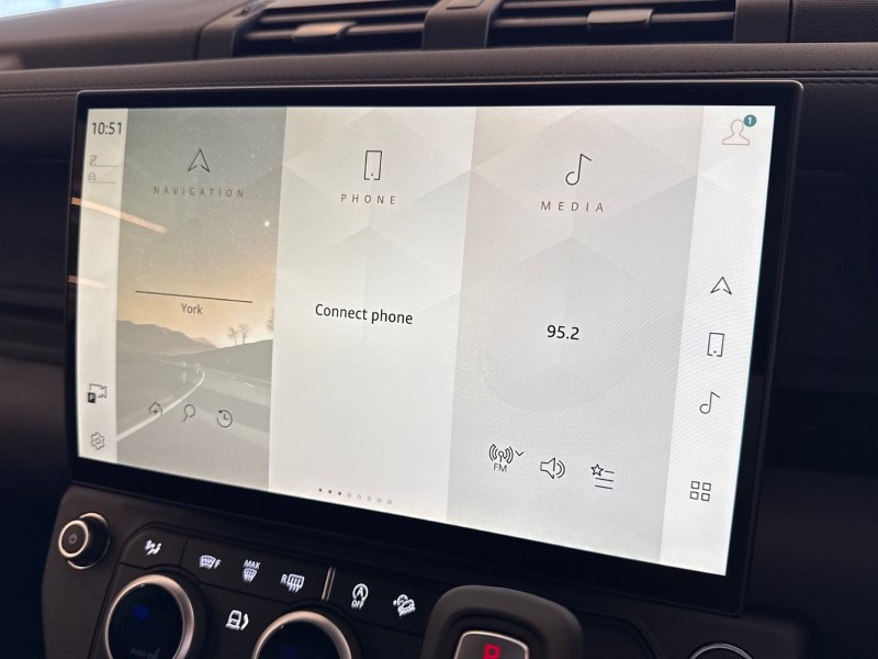  LAND ROVER DEFENDER 3.0 D250 X-Dynamic SE 110 5dr Auto 5246100