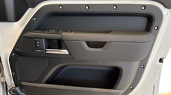 LAND ROVER DEFENDER 3.0 D250 X-Dynamic SE 110 5dr Auto 5246093