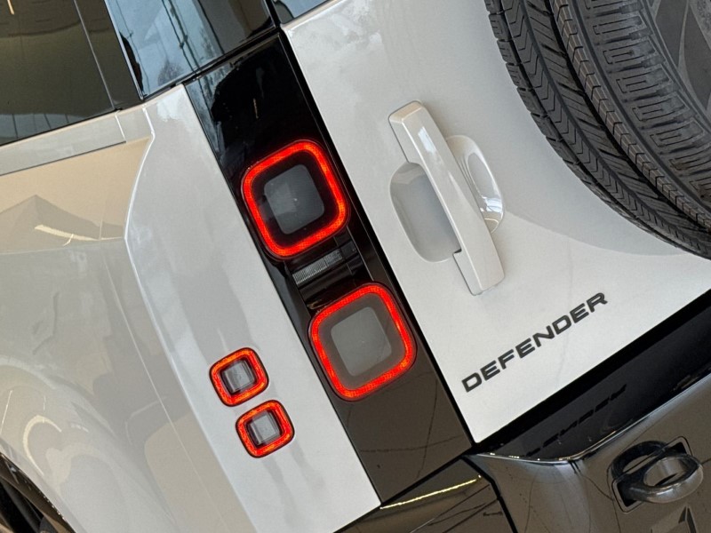  LAND ROVER DEFENDER 3.0 D250 X-Dynamic SE 110 5dr Auto 5246091