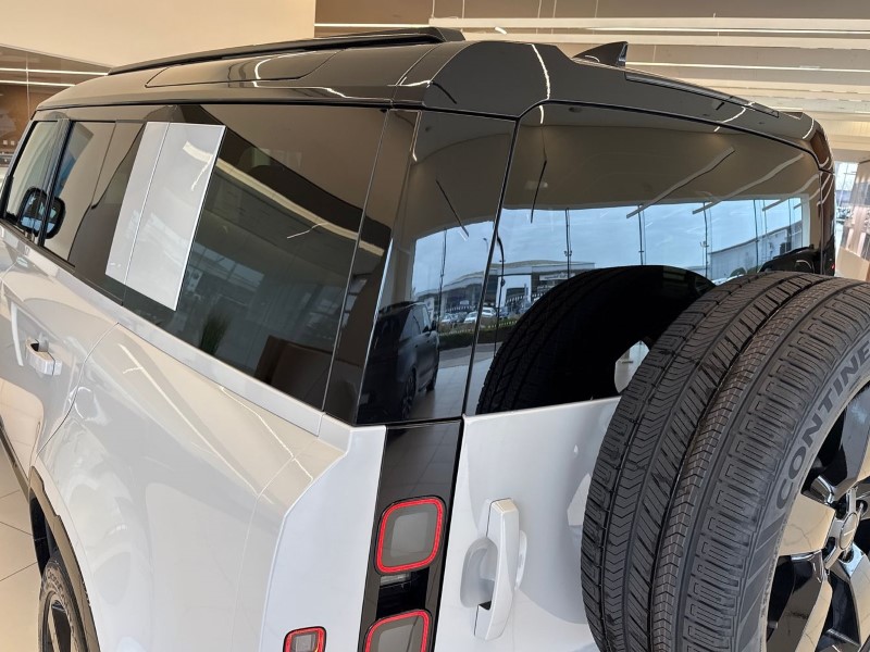  LAND ROVER DEFENDER 3.0 D250 X-Dynamic SE 110 5dr Auto 5246114