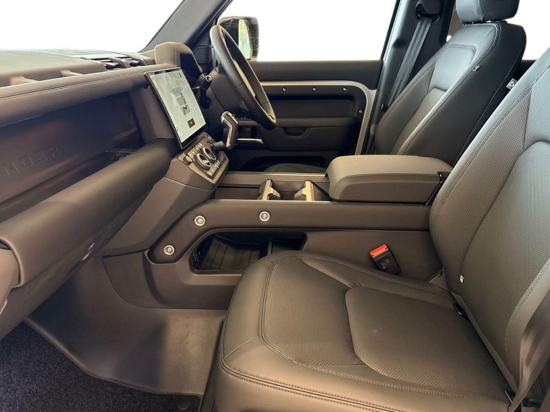  LAND ROVER DEFENDER 3.0 D250 X-Dynamic SE 110 5dr Auto 5246075