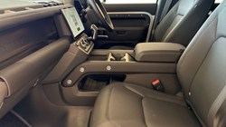 LAND ROVER DEFENDER 3.0 D250 X-Dynamic SE 110 5dr Auto 5246075
