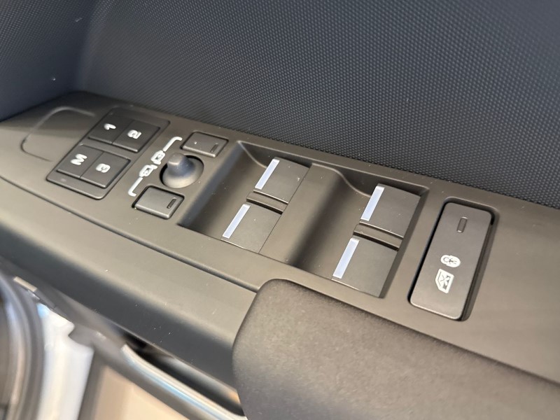  LAND ROVER DEFENDER 3.0 D250 X-Dynamic SE 110 5dr Auto 5246094