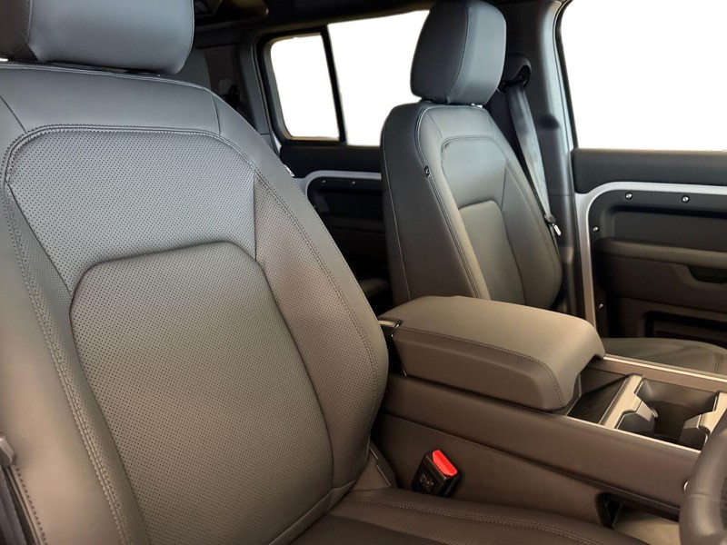  LAND ROVER DEFENDER 3.0 D250 X-Dynamic SE 110 5dr Auto 5246097