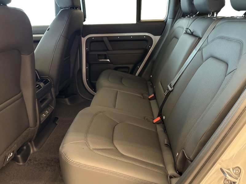  LAND ROVER DEFENDER 3.0 D250 X-Dynamic SE 110 5dr Auto 5246076