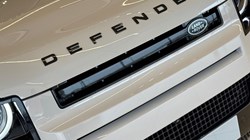 LAND ROVER DEFENDER 3.0 D250 X-Dynamic SE 110 5dr Auto 5246106