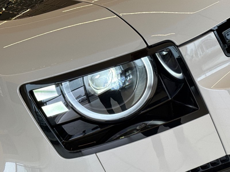  LAND ROVER DEFENDER 3.0 D250 X-Dynamic SE 110 5dr Auto 5246089