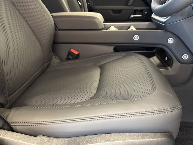  LAND ROVER DEFENDER 3.0 D250 X-Dynamic SE 110 5dr Auto 5246096