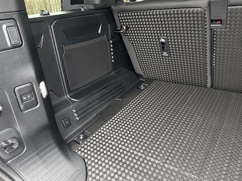  LAND ROVER DEFENDER 3.0 D250 X-Dynamic SE 110 5dr Auto 5244413