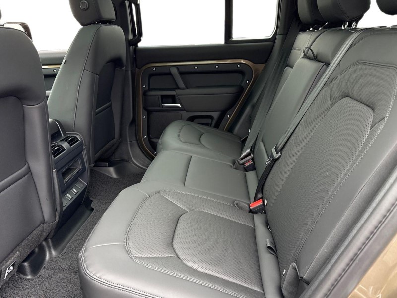  LAND ROVER DEFENDER 3.0 D250 X-Dynamic SE 110 5dr Auto 5244385