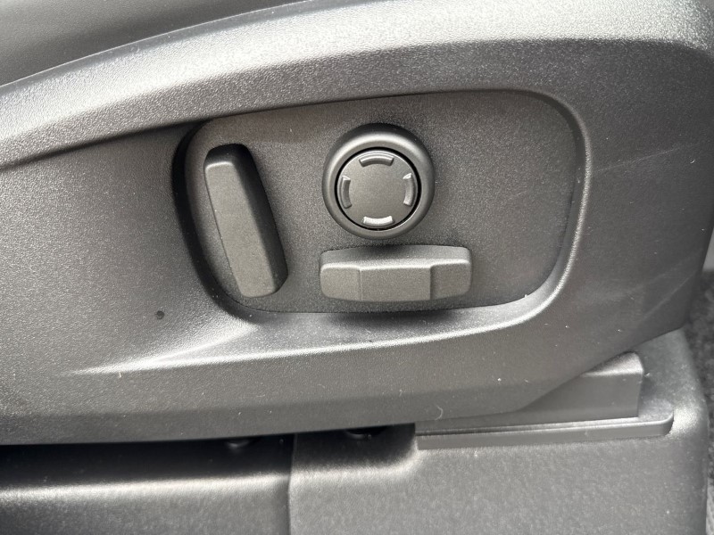  LAND ROVER DEFENDER 3.0 D250 X-Dynamic SE 110 5dr Auto 5244404