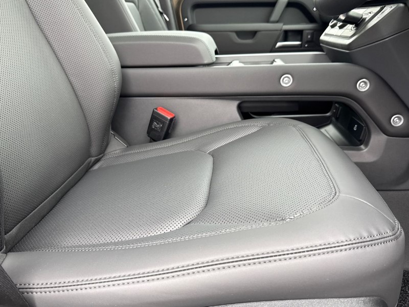  LAND ROVER DEFENDER 3.0 D250 X-Dynamic SE 110 5dr Auto 5244405