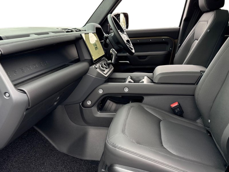  LAND ROVER DEFENDER 3.0 D250 X-Dynamic SE 110 5dr Auto 5244384