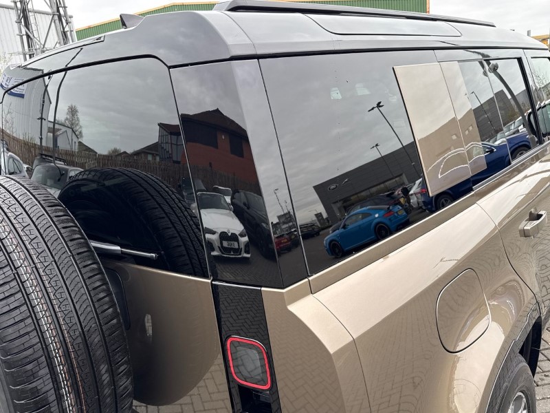  LAND ROVER DEFENDER 3.0 D250 X-Dynamic SE 110 5dr Auto 5244423
