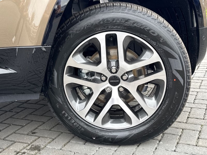  LAND ROVER DEFENDER 3.0 D250 X-Dynamic SE 110 5dr Auto 5244421