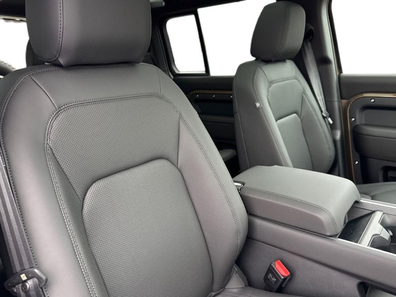  LAND ROVER DEFENDER 3.0 D250 X-Dynamic SE 110 5dr Auto 5244406