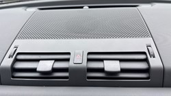 LAND ROVER DEFENDER 3.0 D250 X-Dynamic SE 110 5dr Auto 5244411