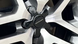 LAND ROVER DEFENDER 3.0 D250 X-Dynamic SE 110 5dr Auto 5244417