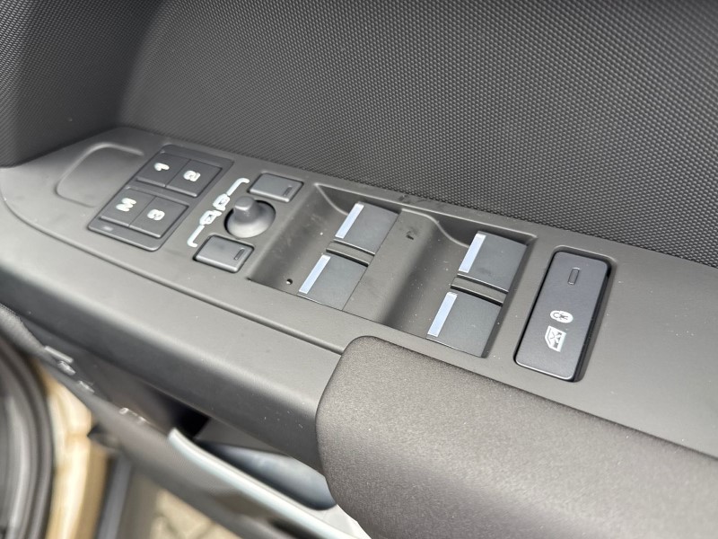  LAND ROVER DEFENDER 3.0 D250 X-Dynamic SE 110 5dr Auto 5244403