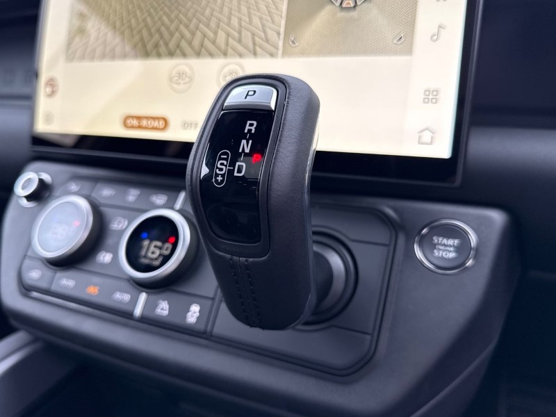  LAND ROVER DEFENDER 3.0 D250 X-Dynamic SE 110 5dr Auto 5244393