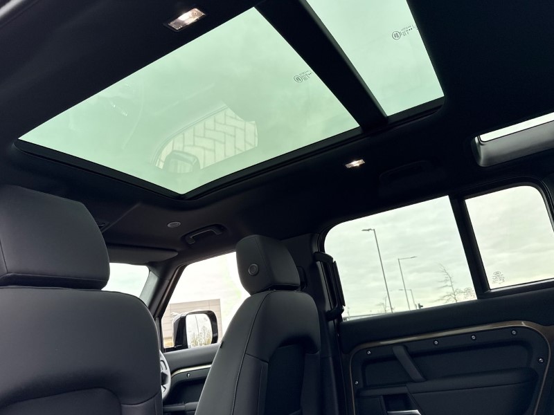  LAND ROVER DEFENDER 3.0 D250 X-Dynamic SE 110 5dr Auto 5244401