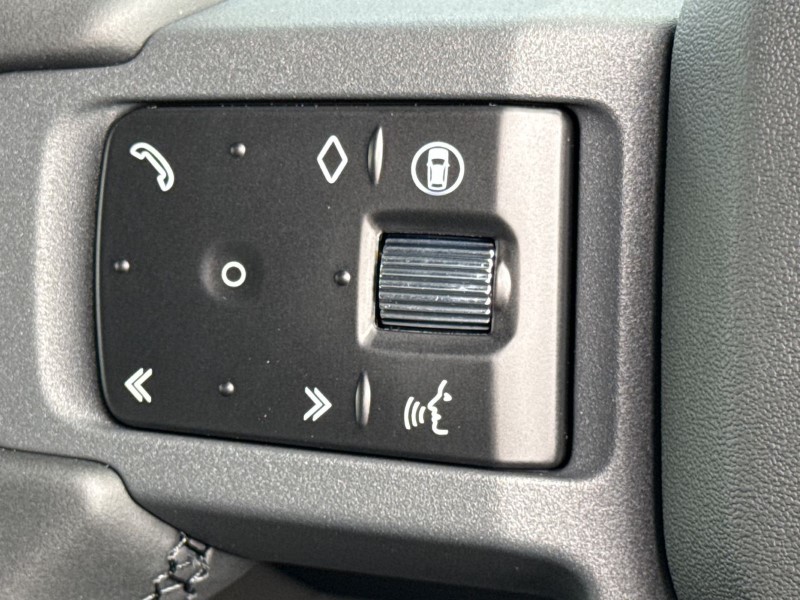  LAND ROVER DEFENDER 3.0 D250 X-Dynamic SE 90 3dr Auto 5307875