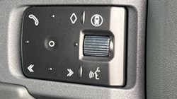 LAND ROVER DEFENDER 3.0 D250 X-Dynamic SE 90 3dr Auto 5307875