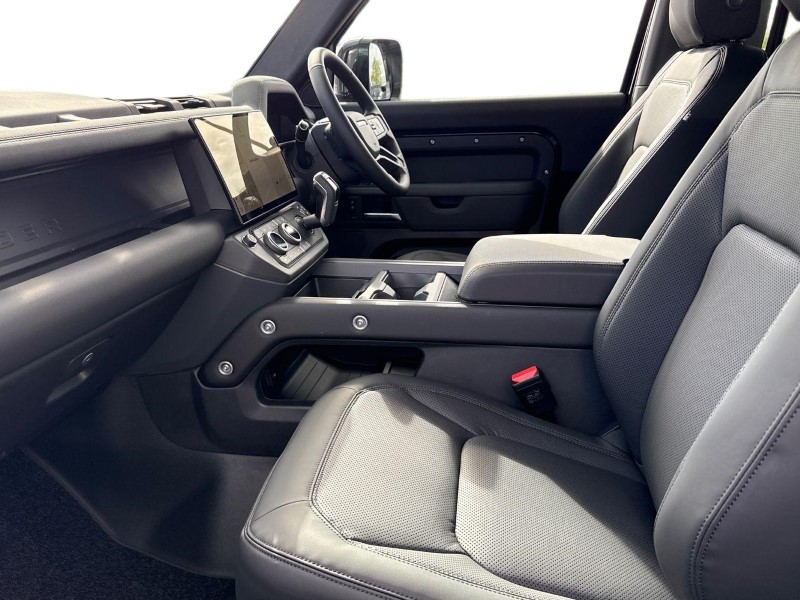  LAND ROVER DEFENDER 3.0 D250 X-Dynamic SE 90 3dr Auto 5307852