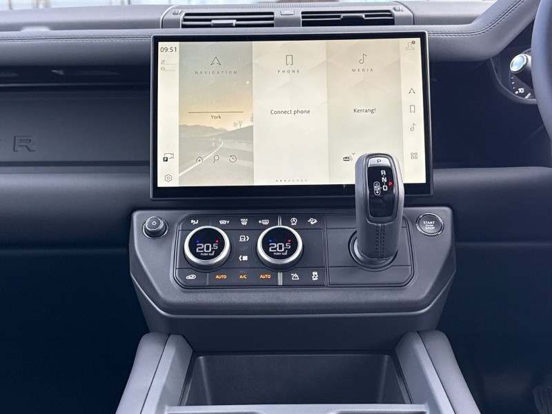  LAND ROVER DEFENDER 3.0 D250 X-Dynamic SE 90 3dr Auto 5307863