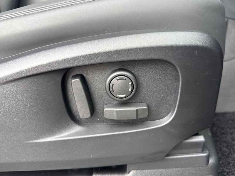  LAND ROVER DEFENDER 3.0 D250 X-Dynamic SE 90 3dr Auto 5307872